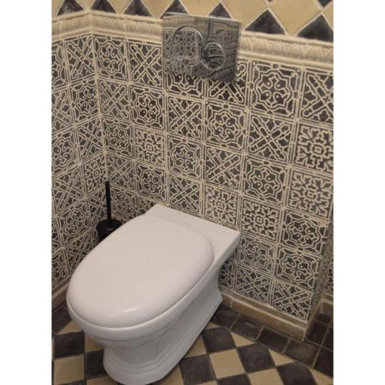 klasszikus elegans kek provenszi provence furdo wc konyha falburkolat csempe mediterran rusztikus country vintage egyedi plasztikus mintas konyha furdoszoba zold szurke feher.jpg